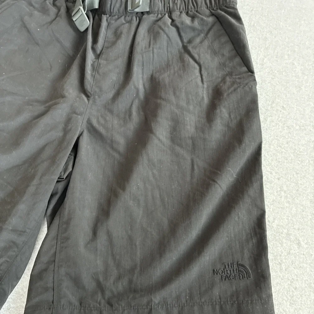 The North Face Mens Class V Belted Trunks Black Nylon Mesh Lined Medium Hiking